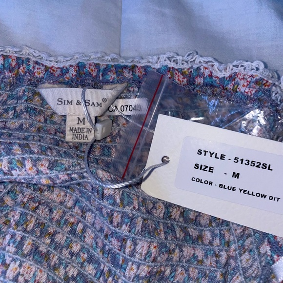 SIM & SAM FLORAL CROP TOP - Picture 3 of 3